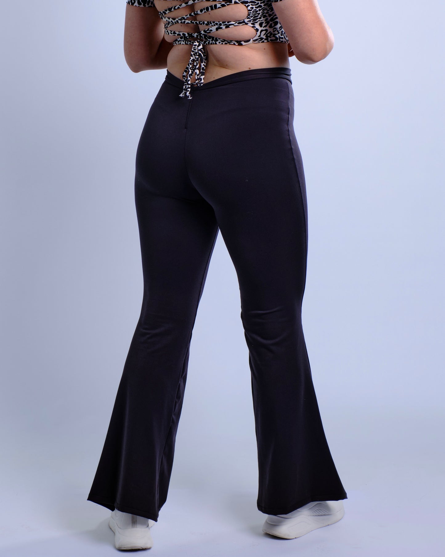 V-Back Flare Leggings